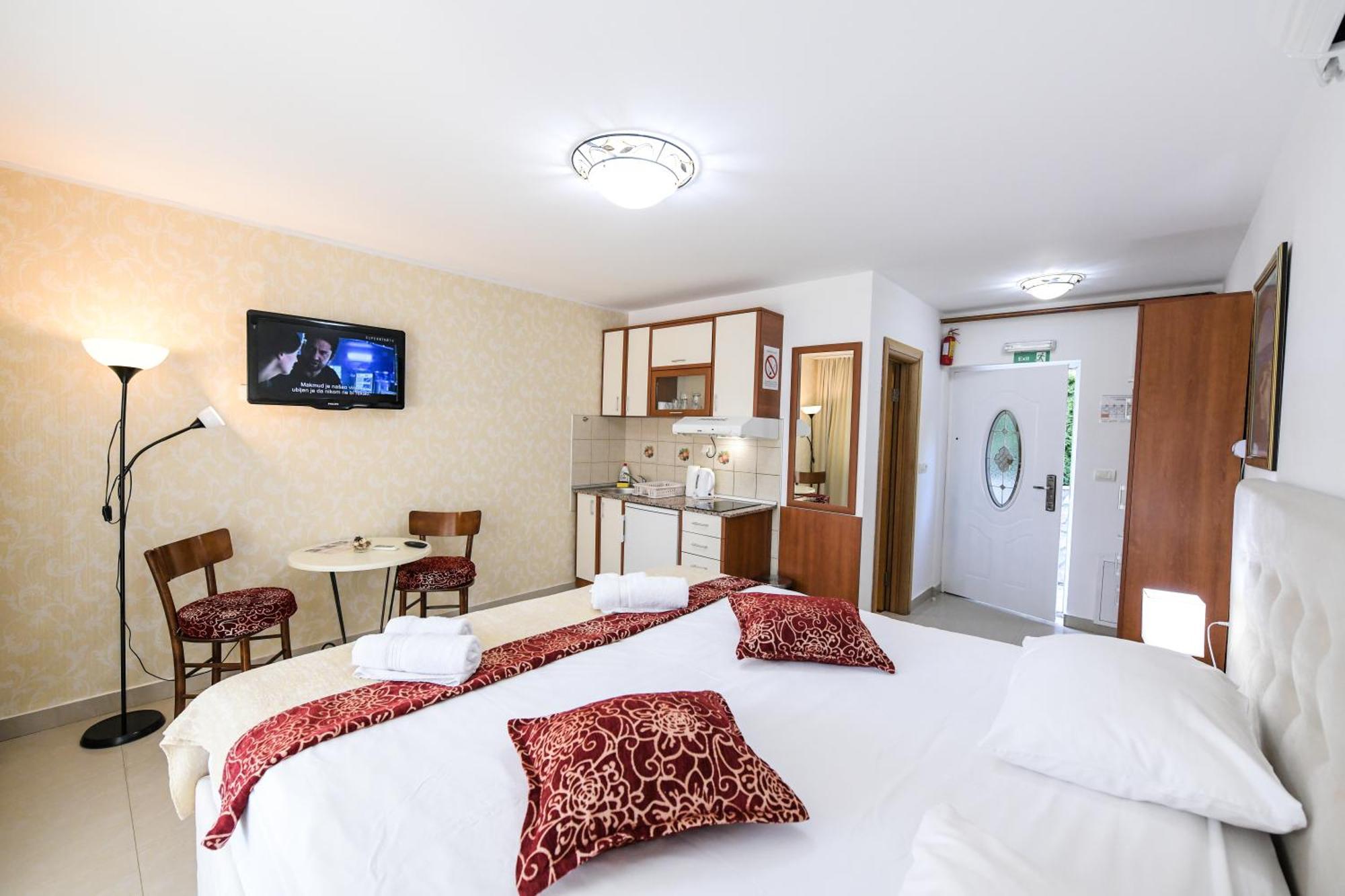 Suncani Breg Apartments Vrdnik Oda fotoğraf
