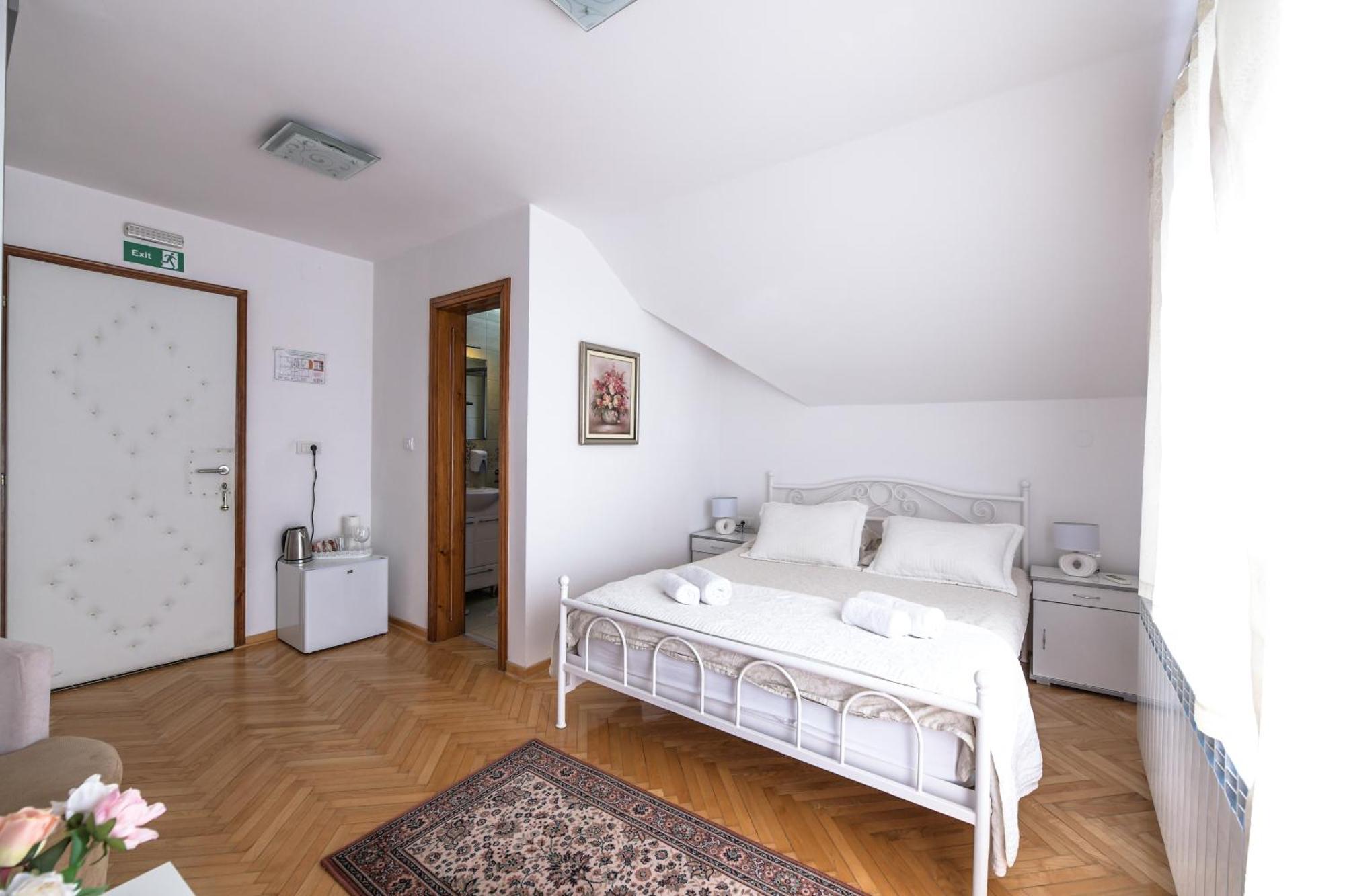 Suncani Breg Apartments Vrdnik Oda fotoğraf